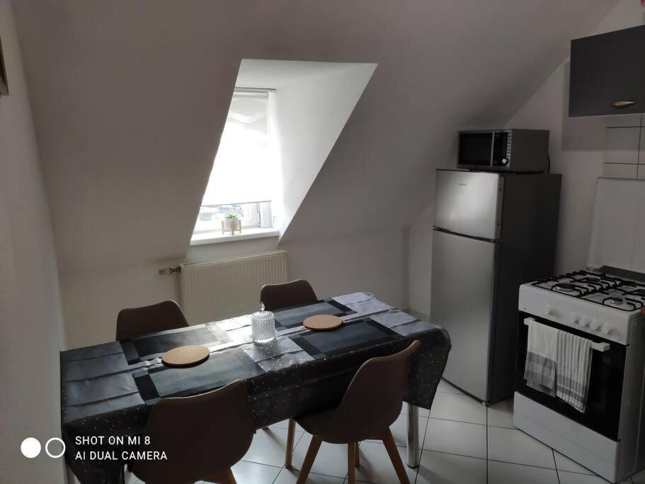 Joli Appartement Avec Place De Parking Prive กอลมาร์ ภายนอก รูปภาพ